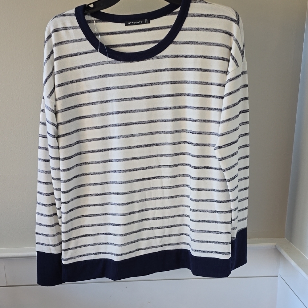 Staccato nwot stripe top